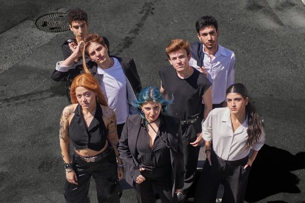 Comment Harmoniser Vos Lunettes de Vue avec des Tenues Colorées : Astuces Pratiques et Créatives