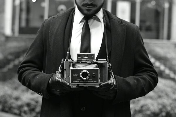 Chaines de mains : le bijou tendance à adopter cette saison